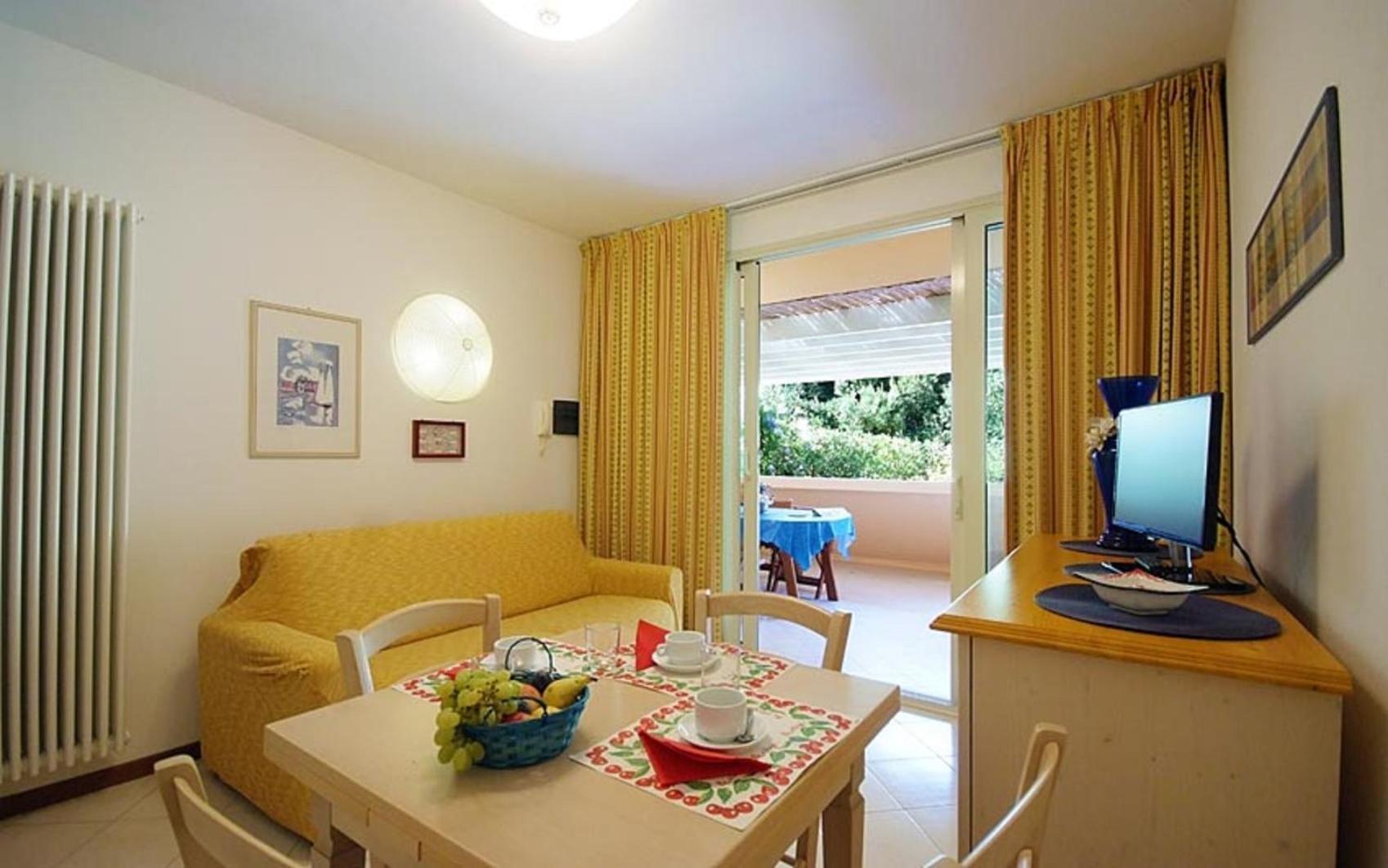 Residence Rex Lo Scoglietto Пунта Ала Екстериор снимка