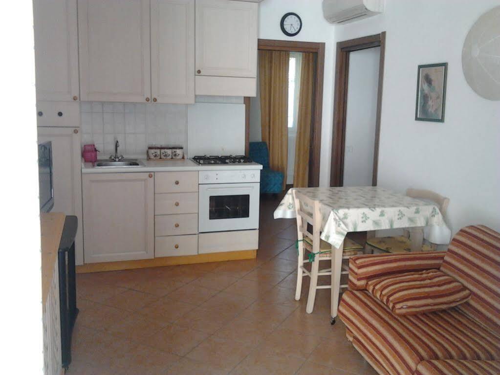 Residence Rex Lo Scoglietto Пунта Ала Екстериор снимка