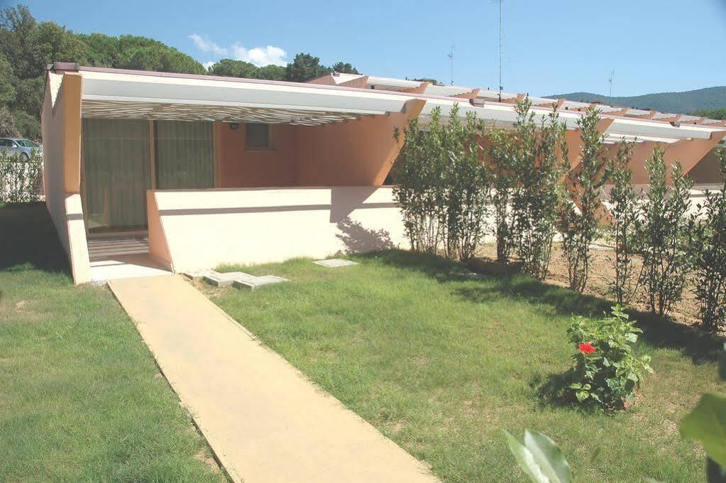 Residence Rex Lo Scoglietto Пунта Ала Екстериор снимка