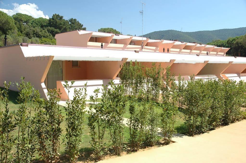 Residence Rex Lo Scoglietto Пунта Ала Екстериор снимка